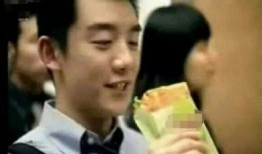 郑恺寝室爆料视频大全,揭秘明星宿舍生活点滴